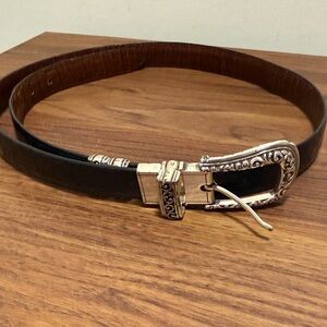 Chico’s Genuine Croc Embossed Leather Belt Reverses from Black To Brown Silver.